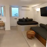 Ryous Mykonos מלון *